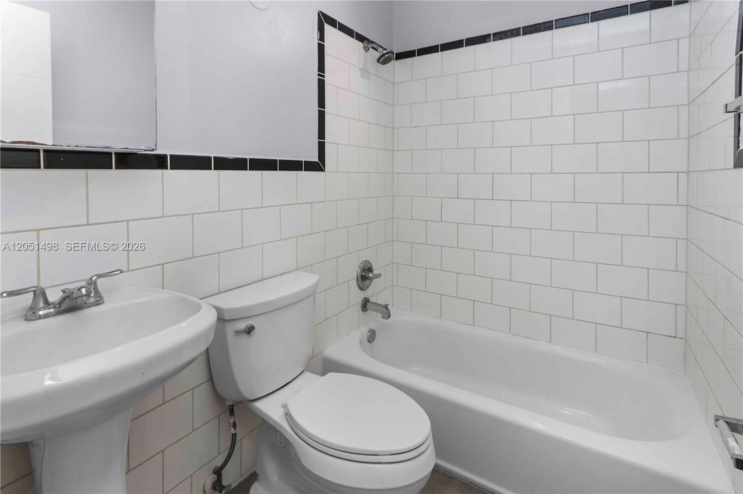 For Rent: $3,600 (3 beds, 2 baths, 1300 Square Feet)