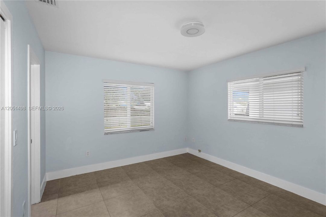 For Rent: $3,600 (3 beds, 2 baths, 1300 Square Feet)