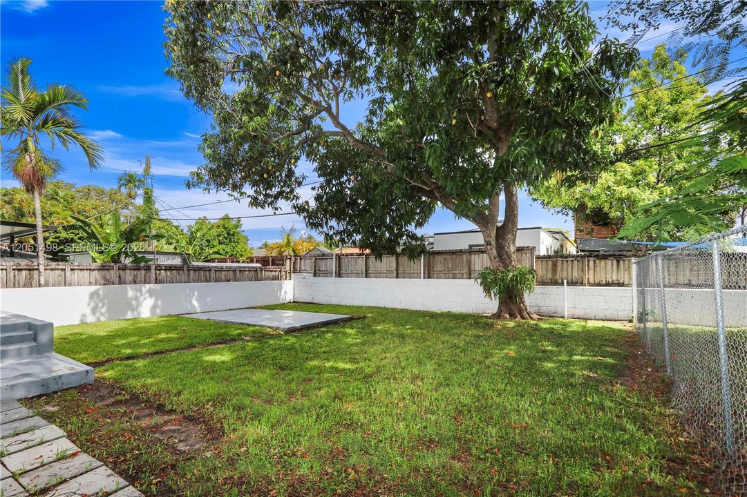 For Rent: $3,600 (3 beds, 2 baths, 1300 Square Feet)