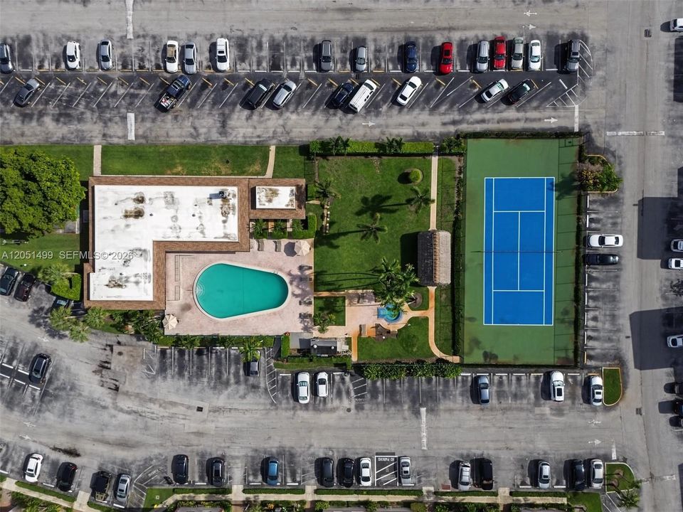 For Rent: $2,100 (2 beds, 2 baths, 912 Square Feet)