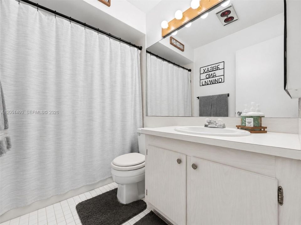 For Rent: $2,100 (2 beds, 2 baths, 912 Square Feet)