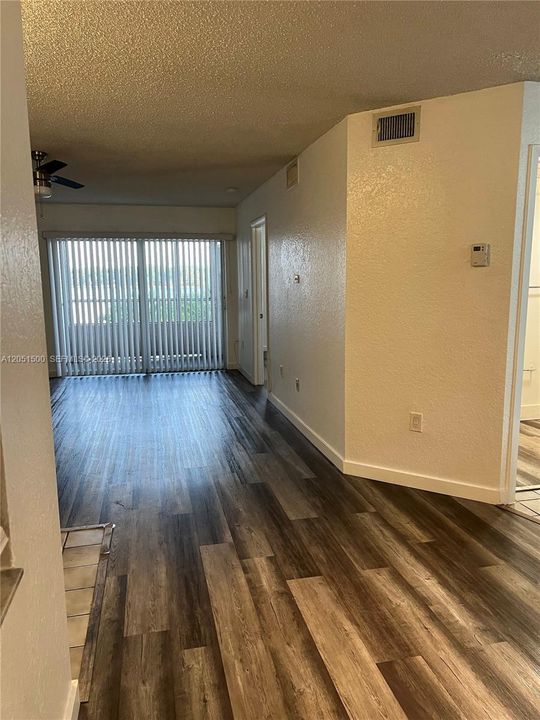 For Rent: $1,694 (1 beds, 1 baths, 804 Square Feet)