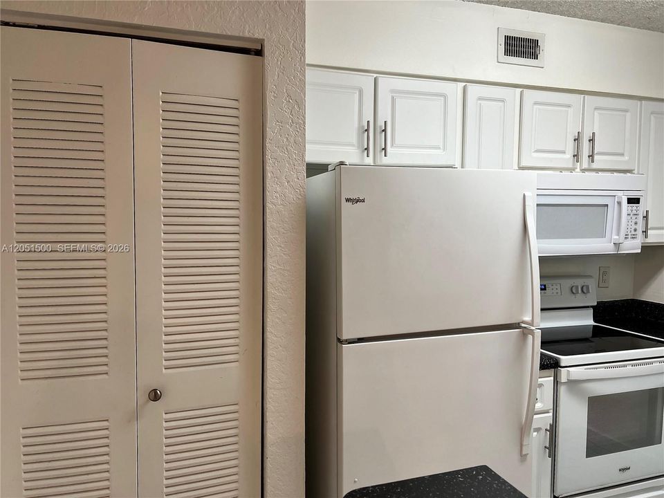 For Rent: $1,694 (1 beds, 1 baths, 804 Square Feet)