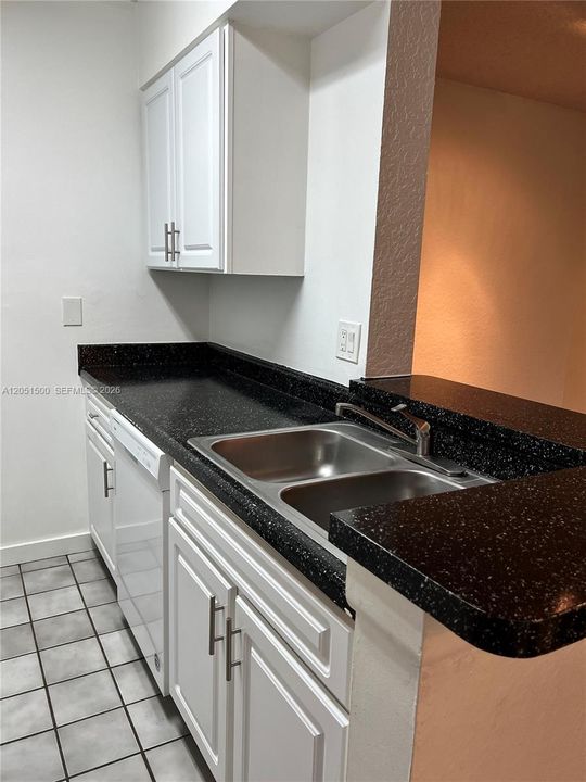 For Rent: $1,694 (1 beds, 1 baths, 804 Square Feet)