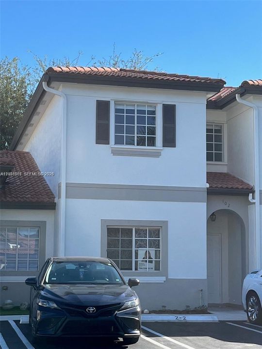 В аренду: $2,750 (3 спален, 2 ванн, 1571 Квадратных фут)