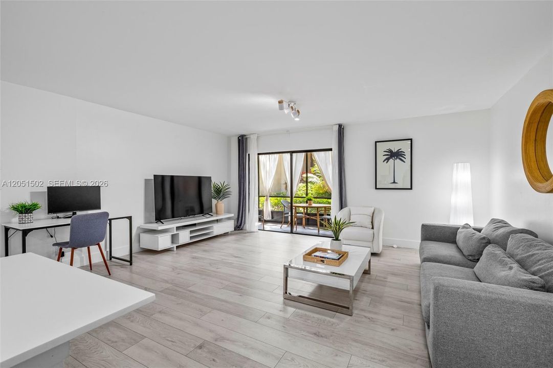 В аренду: $4,500 (2 спален, 2 ванн, 1176 Квадратных фут)