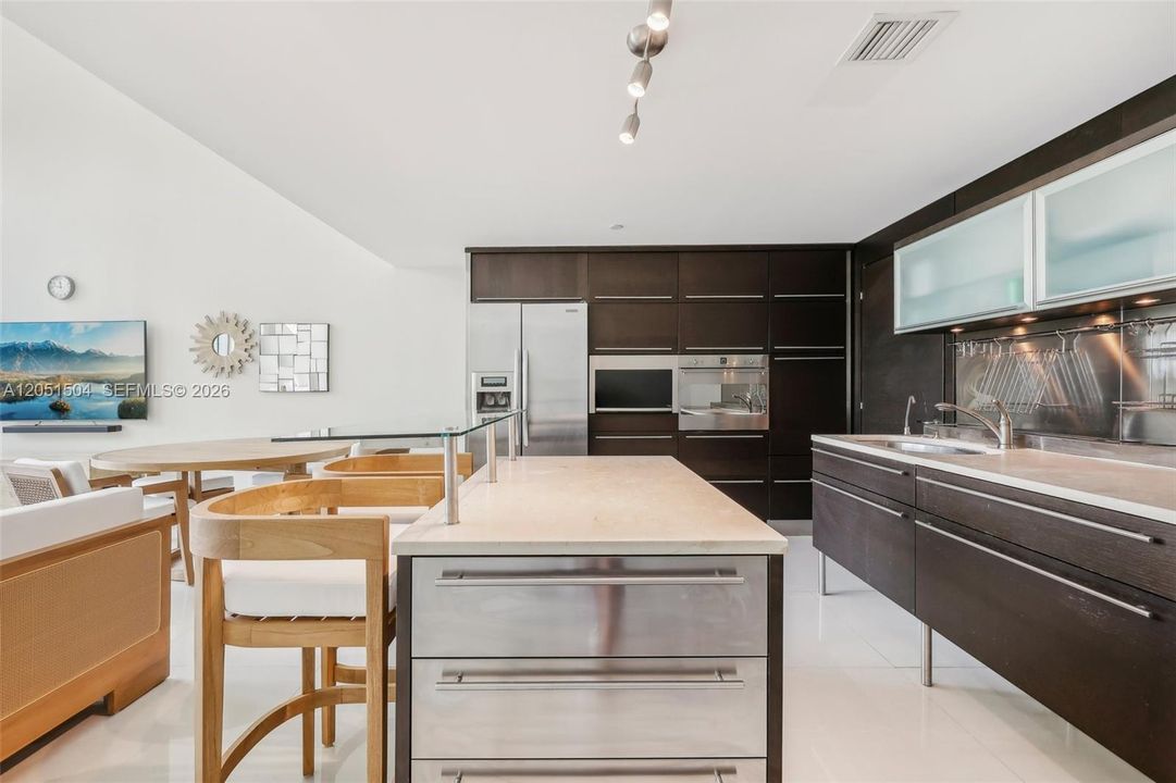 En Renta: $5,490 (2 camas, 2 baños, 1700 Pies cuadrados)