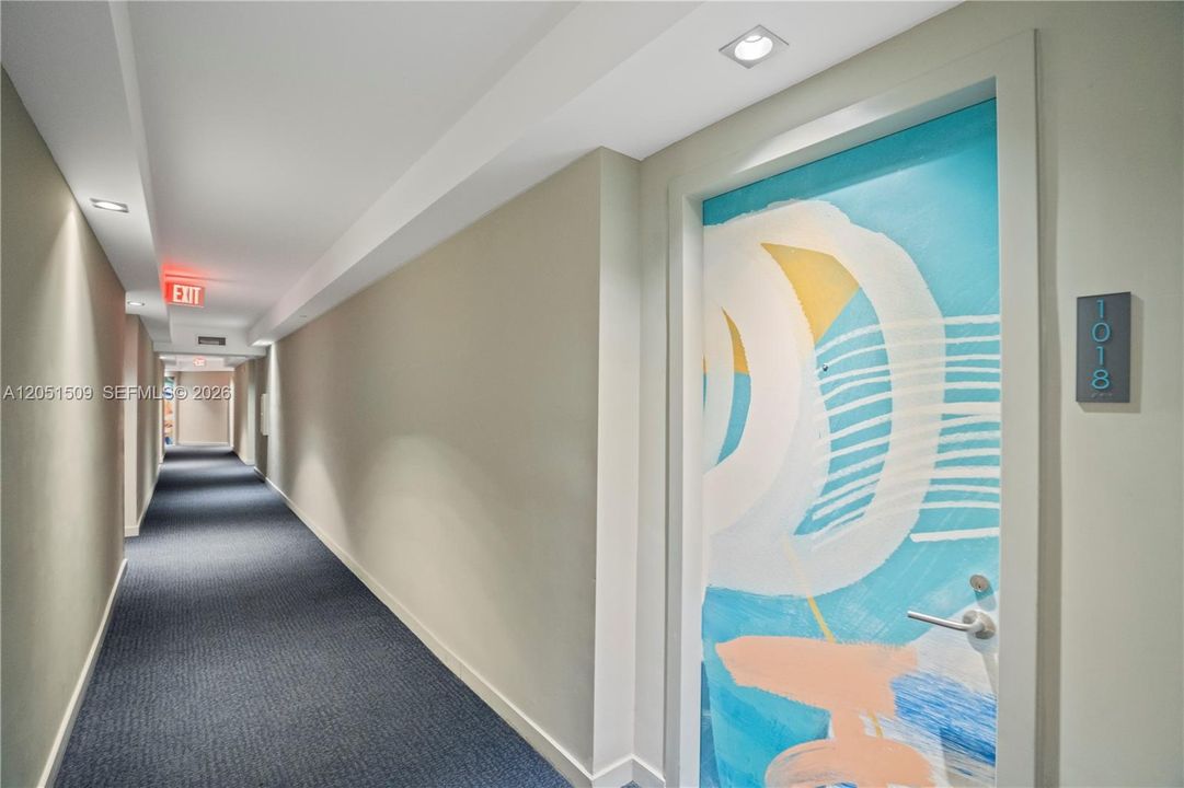 For Sale: $560,000 (2 beds, 2 baths, 951 Square Feet)