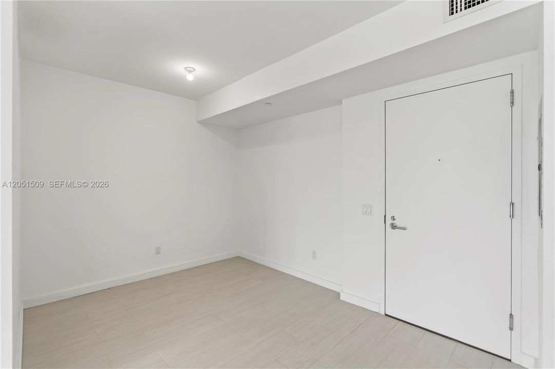For Sale: $560,000 (2 beds, 2 baths, 951 Square Feet)