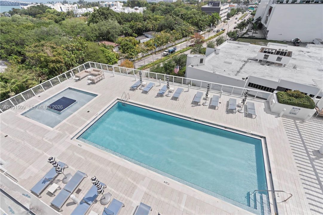 For Sale: $560,000 (2 beds, 2 baths, 951 Square Feet)