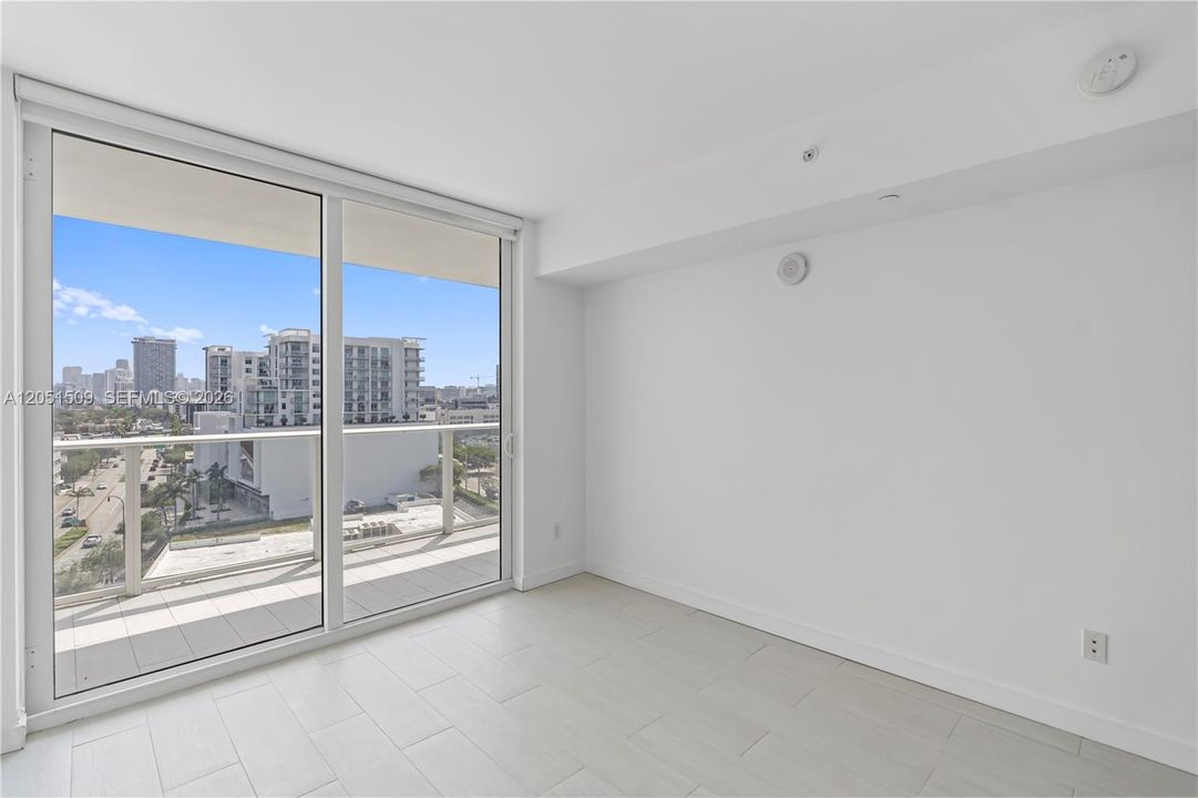 For Sale: $560,000 (2 beds, 2 baths, 951 Square Feet)