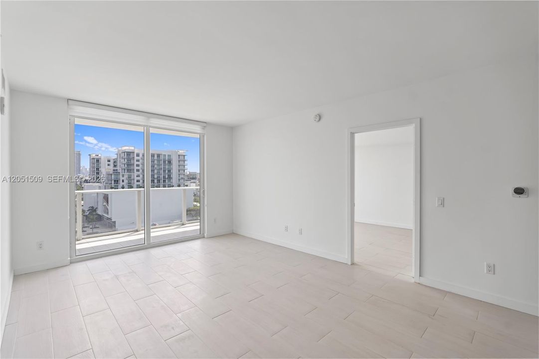 For Sale: $560,000 (2 beds, 2 baths, 951 Square Feet)