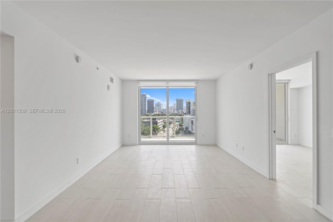 For Sale: $560,000 (2 beds, 2 baths, 951 Square Feet)