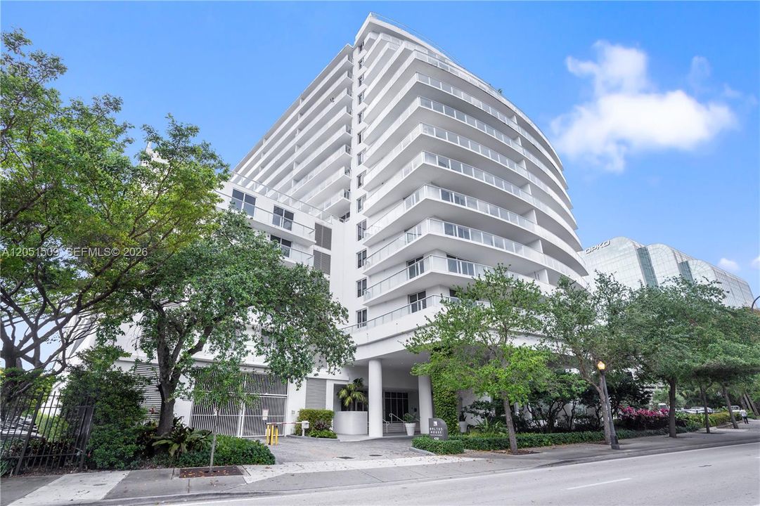 For Sale: $560,000 (2 beds, 2 baths, 951 Square Feet)