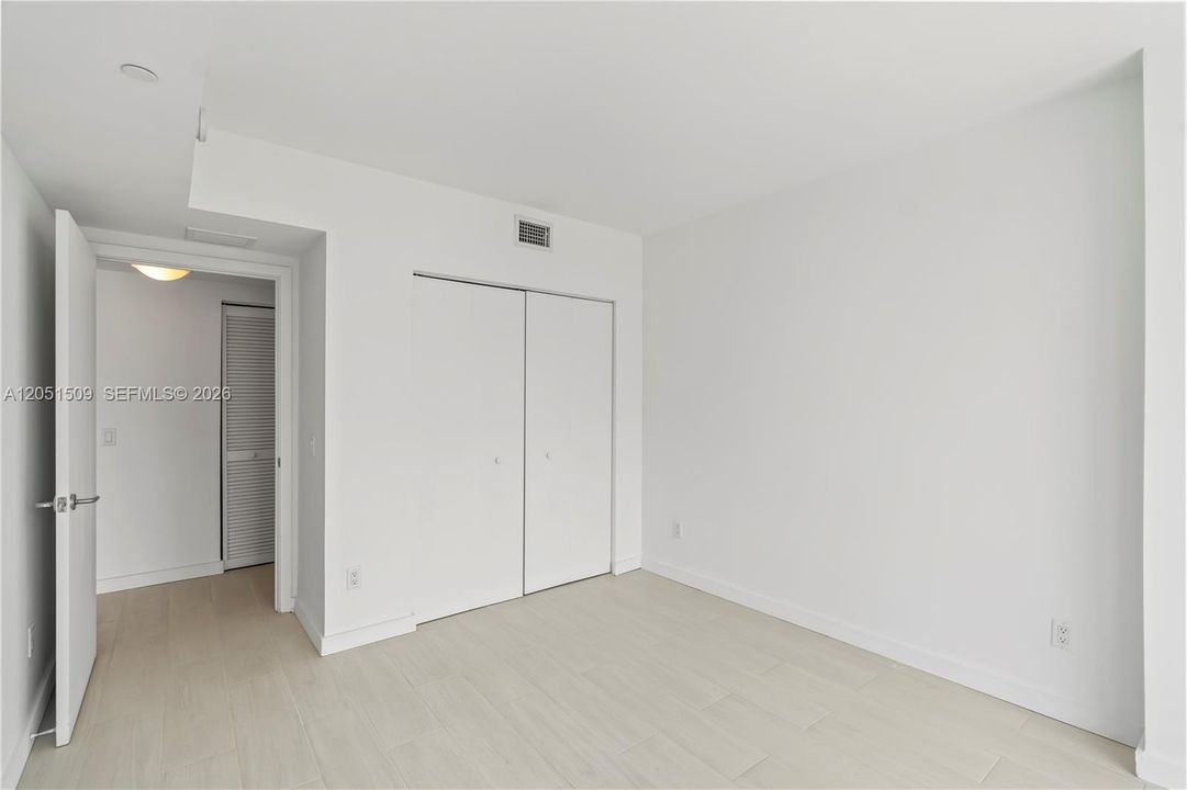 For Sale: $560,000 (2 beds, 2 baths, 951 Square Feet)