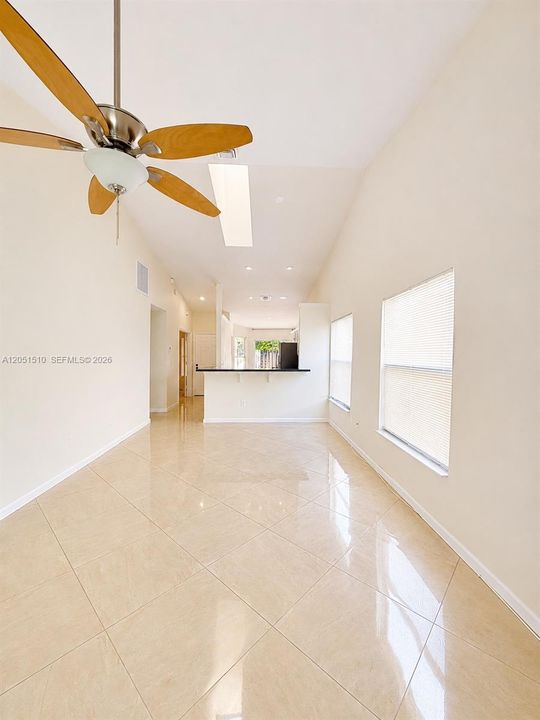 В аренду: $2,600 (2 спален, 2 ванн, 1092 Квадратных фут)