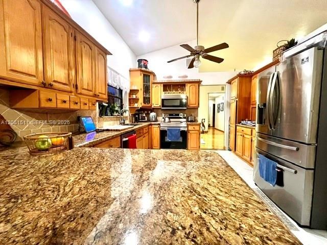 En Venta: $900,000 (4 camas, 2 baños, 2410 Pies cuadrados)