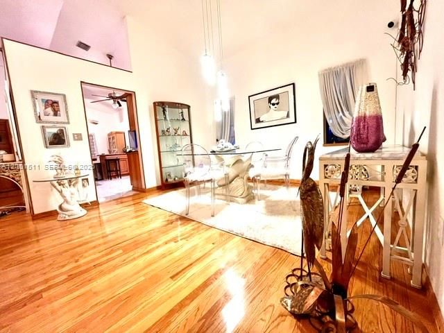 En Venta: $900,000 (4 camas, 2 baños, 2410 Pies cuadrados)
