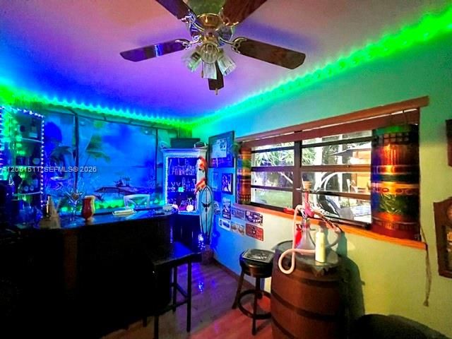 En Venta: $900,000 (4 camas, 2 baños, 2410 Pies cuadrados)