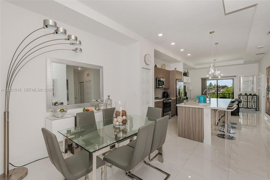 В аренду: $3,150 (2 спален, 2 ванн, 964 Квадратных фут)