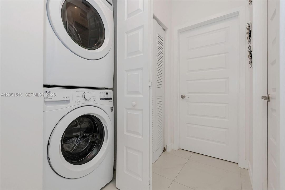 В аренду: $3,150 (2 спален, 2 ванн, 964 Квадратных фут)