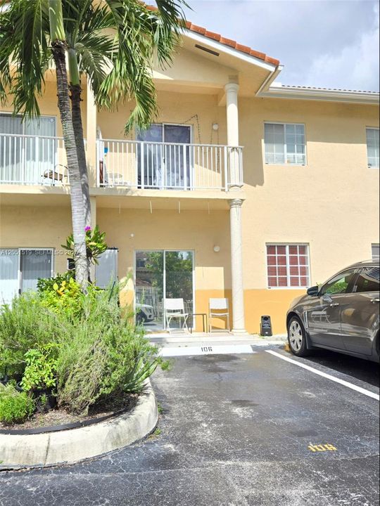 出租: $2,500 (3 贝兹, 2 浴室, 992 平方英尺)