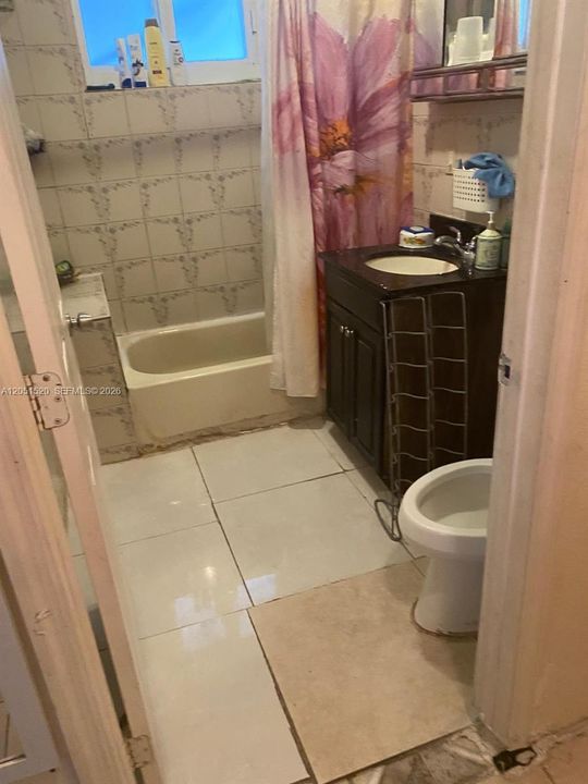 For Sale: $1,000,000 (6 beds, 4 baths, 2003 Square Feet)