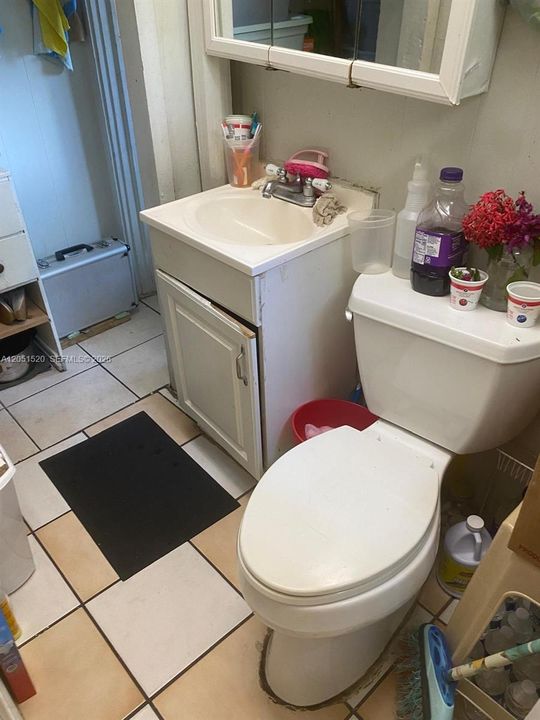 For Sale: $1,000,000 (6 beds, 4 baths, 2003 Square Feet)
