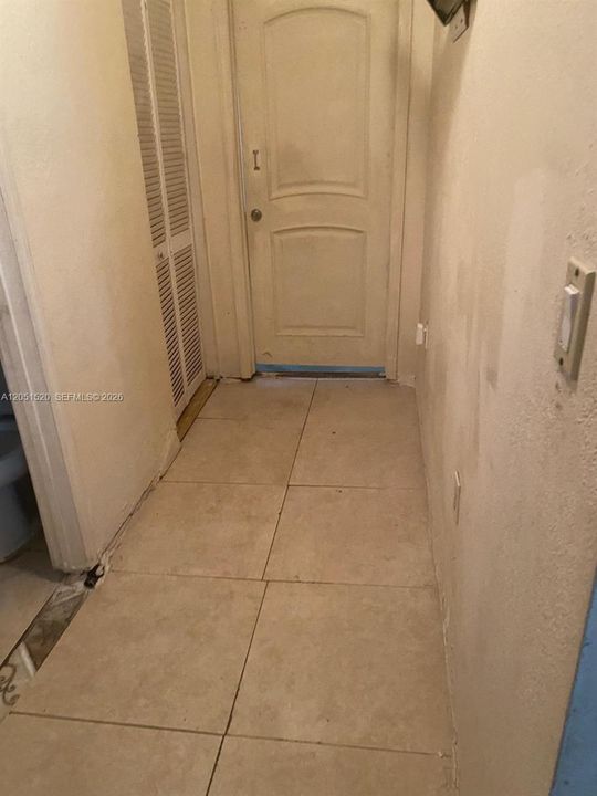 For Sale: $1,000,000 (6 beds, 4 baths, 2003 Square Feet)