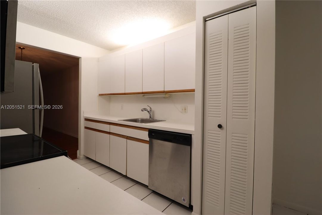 For Rent: $1,900 (2 beds, 2 baths, 1190 Square Feet)