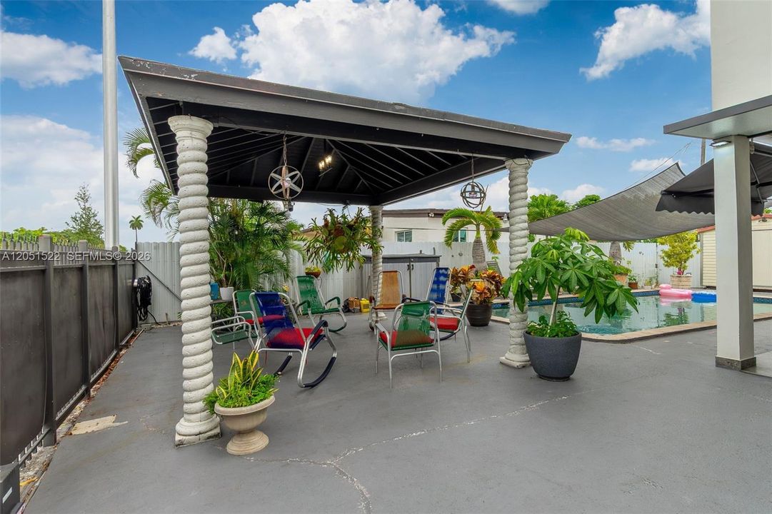 En Venta: $760,000 (4 camas, 2 baños, 1306 Pies cuadrados)