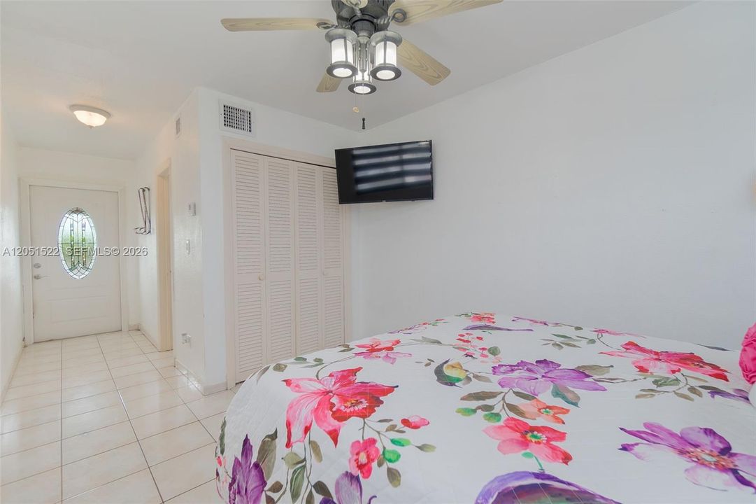 En Venta: $760,000 (4 camas, 2 baños, 1306 Pies cuadrados)