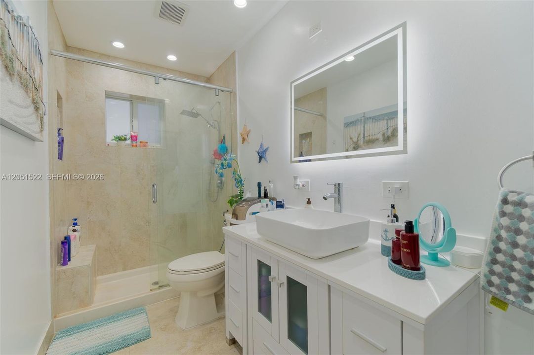 En Venta: $760,000 (4 camas, 2 baños, 1306 Pies cuadrados)