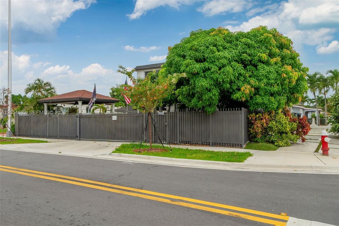En Venta: $760,000 (4 camas, 2 baños, 1306 Pies cuadrados)