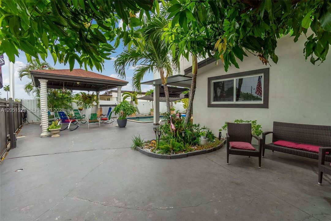 En Venta: $760,000 (4 camas, 2 baños, 1306 Pies cuadrados)