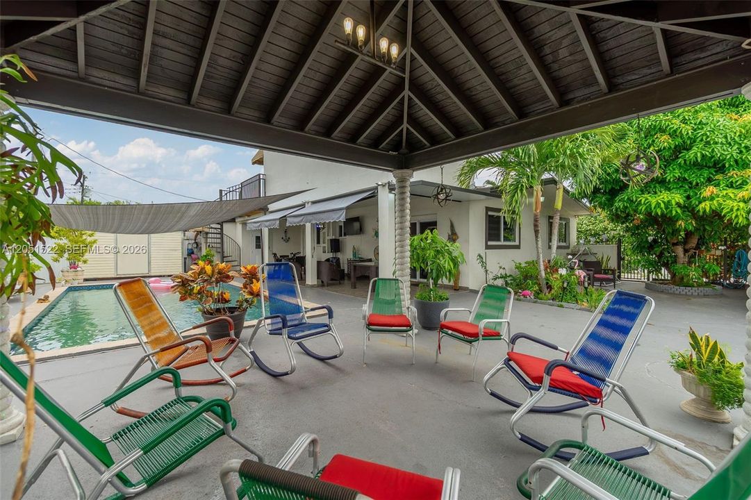 En Venta: $760,000 (4 camas, 2 baños, 1306 Pies cuadrados)
