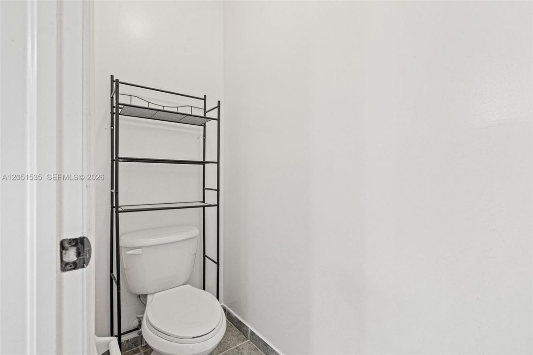 На продажу: $299,999 (3 спален, 2 ванн, 1932 Квадратных фут)