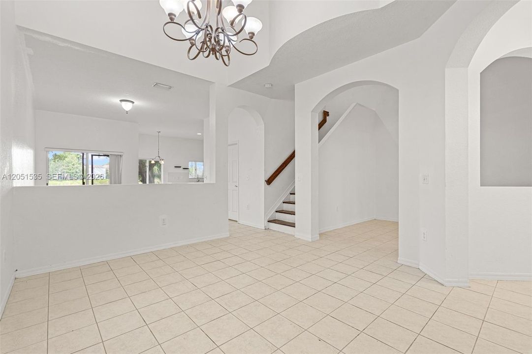 На продажу: $299,999 (3 спален, 2 ванн, 1932 Квадратных фут)