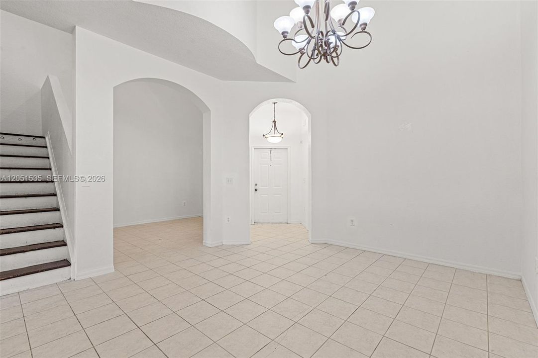 На продажу: $299,999 (3 спален, 2 ванн, 1932 Квадратных фут)