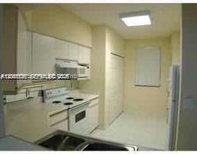 For Sale: $297,000 (1 beds, 1 baths, 893 Square Feet)