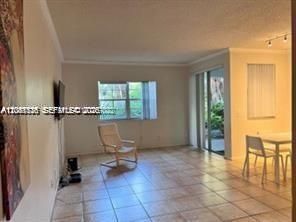 For Sale: $297,000 (1 beds, 1 baths, 893 Square Feet)