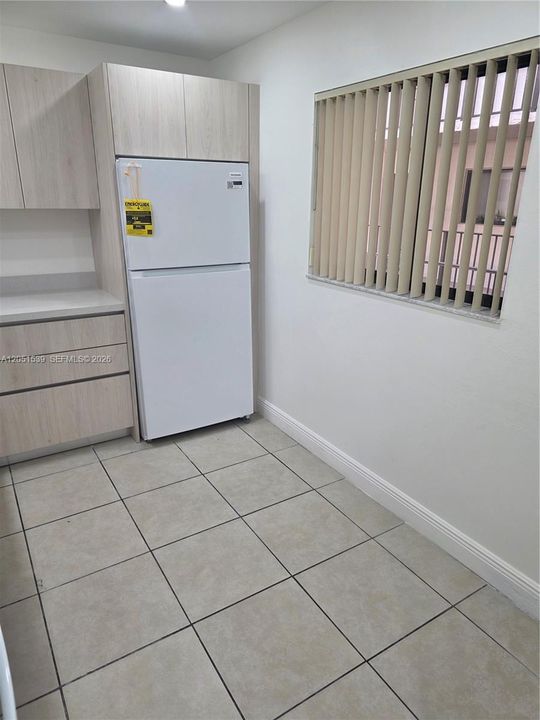 EAT IN KITCHEN WITH NEW  REFRIGERATOR, DISWASHER & MICROWAVE