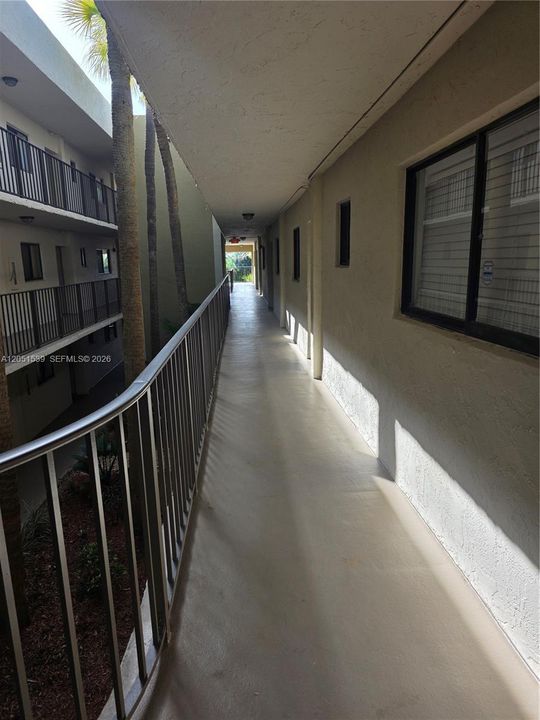 OPEN CATWALKS WITH GREAT ATRIUMS