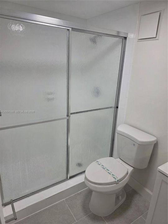 MASTER BATH WITH SHOWER