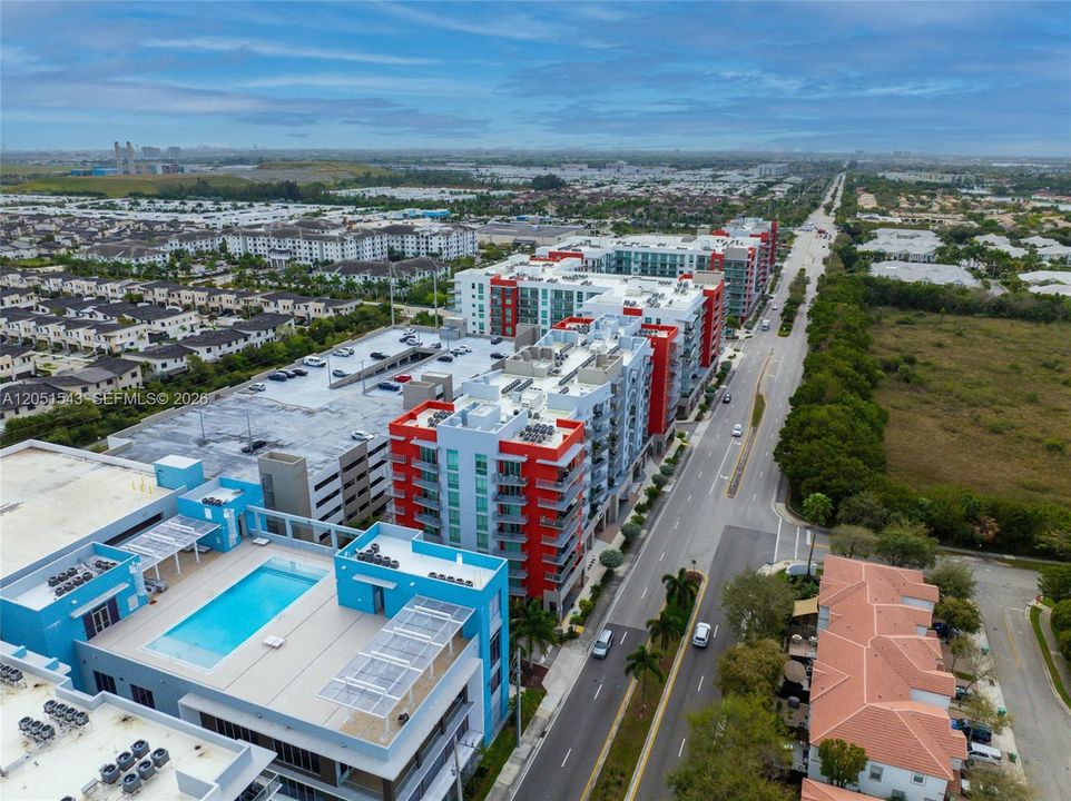 For Sale: $360,000 (1 beds, 2 baths, 989 Square Feet)