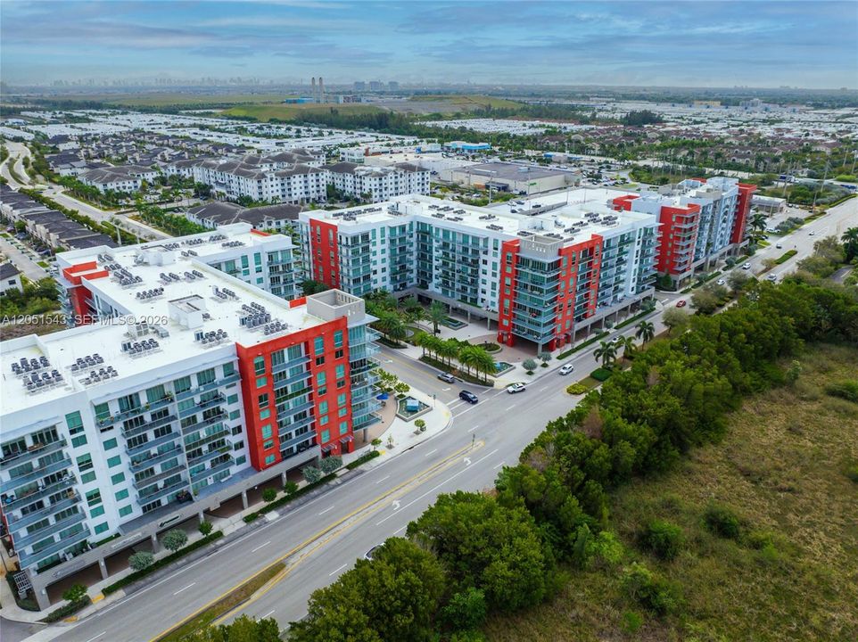 For Sale: $360,000 (1 beds, 2 baths, 989 Square Feet)