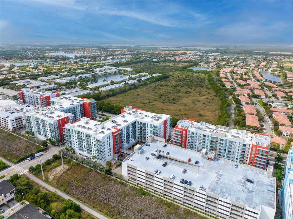 For Sale: $360,000 (1 beds, 2 baths, 989 Square Feet)