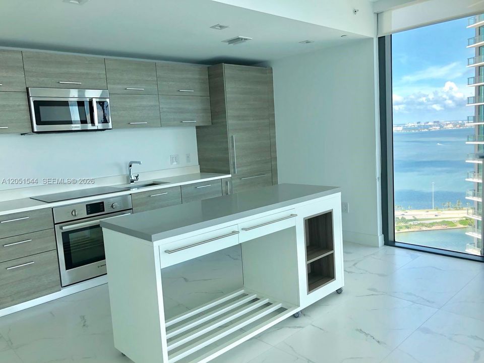 Active With Contract: $5,250 (1 beds, 2 baths, 1014 Square Feet)