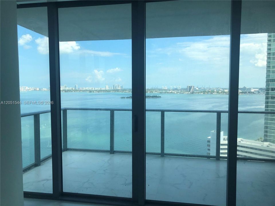 Active With Contract: $5,250 (1 beds, 2 baths, 1014 Square Feet)