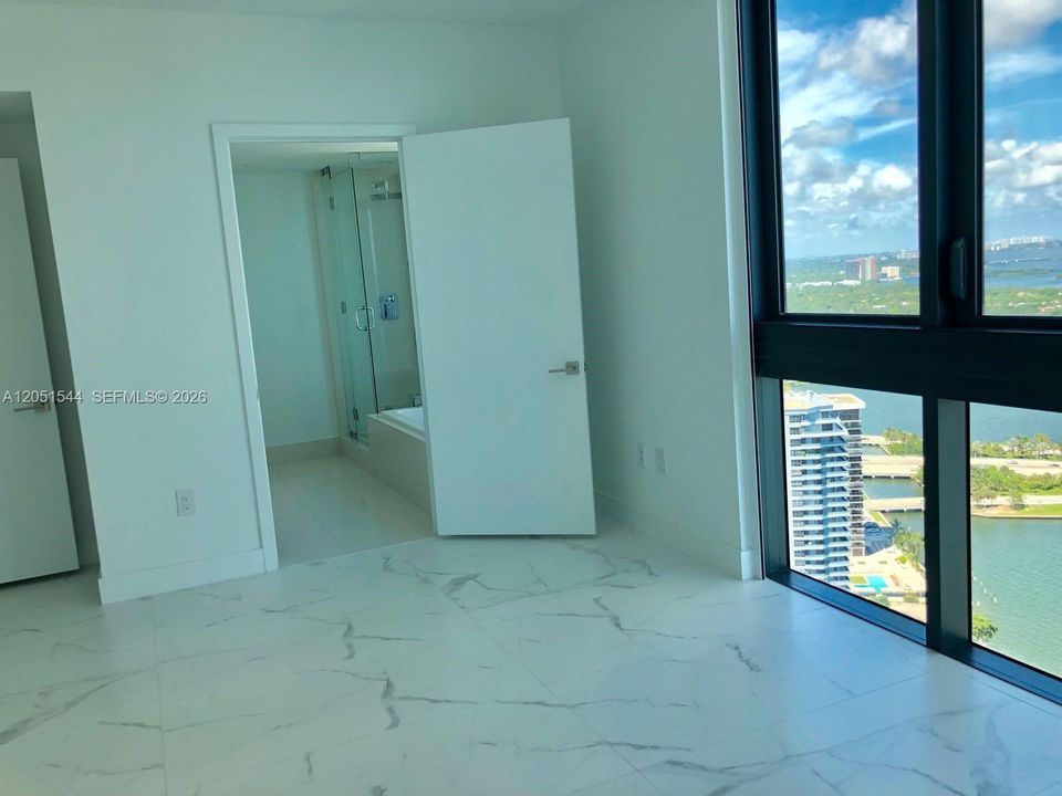 Active With Contract: $5,250 (1 beds, 2 baths, 1014 Square Feet)